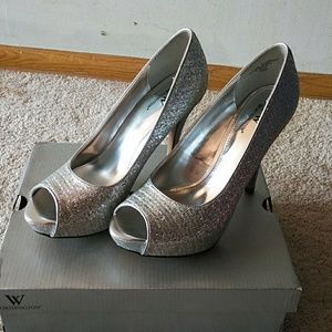 Sparkly Worthington high heels never worn